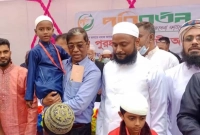 টানা ৪০ দিন মসজিদে নামাজ পড়ায় ১৬০ শিশুকে পুরস্কার দিলেন এমপি প্রাণ গোপাল