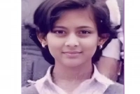 ছবিটি দেখে চিনতে পারছেন এই জনপ্রিয় অভিনেত্রীকে?