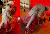 বিয়ের আসরে নাচতে গিয়ে হুড়মুড়িয়ে পড়লেন নবদম্পতি! (ভিডিওসহ)