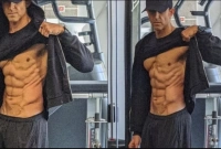 ৪৮ বছর বয়সে তাক লাগিয়ে দিলেন হৃতিক রোশন