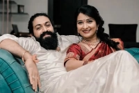 জন্মদিনে অনুরাগীদের কাছে যশের অদ্ভুত আবদার