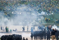 ব্রাজিলের রাষ্ট্রপতি ভবন ও সুপ্রিম কোর্টে বিক্ষোভকারীদের হামলা