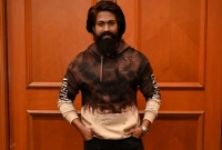 শাহরুখকে টেক্কাকে দিয়ে নজির গড়লেন রকিং স্টার যশ