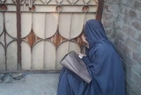 প্রেমিকের বাড়িতে দুদিন ধরে অনশন স্কুলছাত্রীর