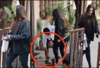 ‘এত টাকা হয়ে গেছে যে, কাকে কী কাজে লাগাবে বুঝতে পারে না’