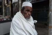 এখনও হেঁটে মসজিদে গিয়ে পাঁচ ওয়াক্ত নামাজ পড়েন ১০৫ বছরের মোখলেছুর!