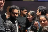 পুরস্কার নিয়ে ভারতে ফিরতেই বিমানবন্দরে অস্বস্তির শিকার এনটিআর