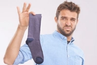 গন্ধ বেরোচ্ছে মোজা থেকে, আছে সহজ সমাধান!