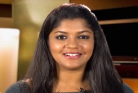 অভিনেত্রীর শরীরে কলেজছাত্রের হাত!