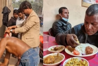 ১৫ বছর গোসল না করা বাবু লালকে গোসল করালো পুলিশ