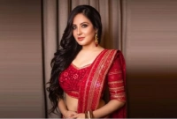 কান্নায় ভেঙে পড়লেন অভিনেত্রী পূজা