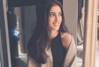     অভিনয় জগতে না আসার কারণ জানালেন অমিতাভ বচ্চনের নাতনি      