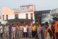 পাঠান সিনেমা চালানোর কারণে একাধিক সিনেমা হলে ভাঙচুর!