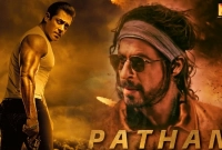 'পাঠান' শাহরুখকে বাঁচাতে চলন্ত ট্রেনে ঝাঁপিয়ে পড়লেন 'টাইগার' সালমান