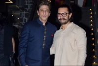 চাহিদা তুঙ্গে, আমিরকে সরিয়ে এবার শাহরুখ!