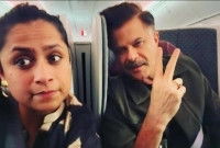 মহিলা সহযাত্রীর হাত চেপে ধরলেন অনিল কাপূর, মাঝআকাশে হুলস্থুল কাণ্ড!