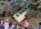 ৩০ ফুট নিচে খাদে পর্যটকবাহী বাস