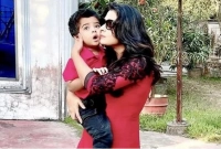 ছেলে শেহজাদকে নিয়ে শাকিবের বাড়িতে বুবলী