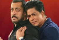 শাহরুখের ছোটবেলার দুইটি কষ্টের ঘটনা জানলে কাঁদবেন আপনিও