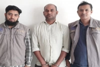 গোপন ছবি তুলে ছাত্রীর পর তার মায়ের দিকেও নজর দেয় মামুন!