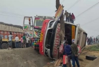 ৬০ যাত্রী নিয়ে ভয়াবহ বাস দুর্ঘটনা!