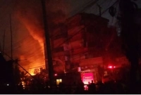 চট্টগ্রামে চারতলা ভবনে ভয়াবহ আগুন, হতাহতের শঙ্কা