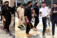 রাম চরণের খালি পায়ে আমেরিকা যাওয়ার কারণ জানলে অবাক হবেন!