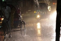 হঠাৎ ঢাকায় গুঁড়ি গুঁড়ি বৃষ্টি