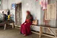 বিয়ের দাবিতে শিক্ষকের বাড়িতে অনশনে ছাত্রীর মা!