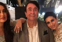 ৩৫ বছর পর সংসারে ফিরে এসেছেন কারিনার বাবা!