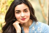 গৃহকর্মীদের কোটি টাকার বাড়ি উপহার দিলেন আলিয়া ভাট গৃহকর্মীদের কোটি টাকার বাড়ি উপহার দিলেন আলিয়া ভাট