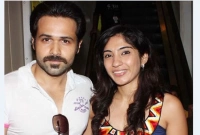 নায়িকাকে চুমু স্ত্রীর সামনেই, অতঃপর...