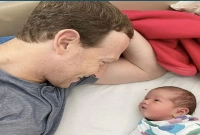 মার্ক জুকারবার্গ কেন একই রংয়ের ধূসর পোশাক পরেন, পিছনে কি রহস্য