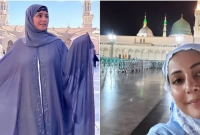 মসজিদে বসে ছবি তুলে নায়িকার এ কী কাণ্ড