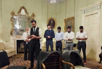 নামাজে ইমামতি করলেন স্কটল্যান্ডের প্রথম মুসলিম প্রধানমন্ত্রী