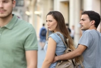 ভুলেও নিজের যে ৭ বিষয় অন্যের সঙ্গে শেয়ার করবেন না!