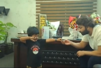 শাকিবের সঙ্গে মজার খুনসুটিতে মাতলেন ছোট ছেলে বীর