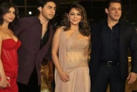 বলিউডের একঝাঁক তারকা আম্বানিদের আমন্ত্রণে!