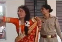 থানায় তরুণীর অদ্ভুত দাবি : স্বামী ও প্রেমিক দুটোই চাই!