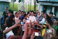 কামারহেলা ও মিনাজপুর যুব সমাজের উদ্যোগে আয়োজিত ফুটবল টুর্ণামেন্টে প্রধান অতিথি হিসেবে উপস্থিত ছিলেন প্রফেসর ড. শেখ আব্দুর রহিম