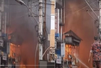  শেষ সম্বল হারিয়ে কাঁদছেন শত-শত ব্যবসায়ী