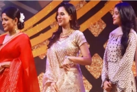 দেখুন হানিফ সংকেতের সঙ্গে ৩ তারকার কাণ্ড