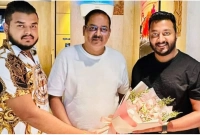 অসুস্থ ডিপজলের জন্মদিন সিঙ্গাপুরে দুই ছেলেকে নিয়ে  উদযাপন