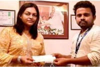 বঙ্গবাজারে ভয়াবহ অগ্নিকাণ্ড : নিপুণের অর্থ সহায়তা ক্ষতিগ্রস্তদের