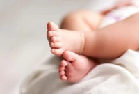 ‘মৃত’ শিশুটিকে কবর দিতে গিয়ে চমকে উঠেন তার মা-বাবা