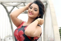 পরীমণি যে কারণে মোবাইল কাছে রাখেন না