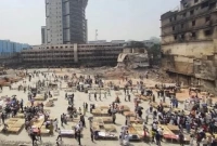 অগ্নিকাণ্ডে ক্ষতিগ্রস্ত বঙ্গবাজারের ব্যবসায়ীরা চৌকি বসিয়ে ব্যবসা শুরু করেছেন