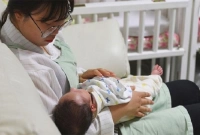 সন্তান জন্ম দিলেই ১০ হাজার ৫০০ ডলার পাবেন বাবা-মা 