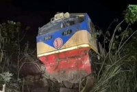 ট্রেন দুর্ঘটনায় ইসির ১২ কর্মকর্তা আহত, প্রাণে বেঁচে যা বললেন সিনিয়র সহকারী সচিব ট্রেন দুর্ঘটনায় ইসির ১২ কর্মকর্তা আহত, প্রাণে বেঁচে যা বললেন সিনিয়র সহকারী সচিব