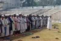 রাজশাহীর স্টেডিয়ামে দুহাত তুলে আল্লাহর কাছে ক্ষমা চাওয়ার পাশাপাশি বৃষ্টির প্রার্থনা রাজশাহীর স্টেডিয়ামে দুহাত তুলে আল্লাহর কাছে ক্ষমা চাওয়ার পাশাপাশি বৃষ্টির প্রার্থনা